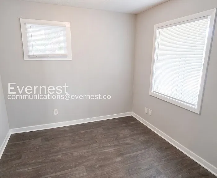 224 13th Ave NE — Photo 8