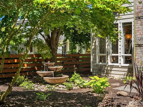 647 Edmonds Way, Edmonds, WA 98020