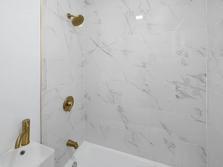 869 W 41st St #7 — Photo 4