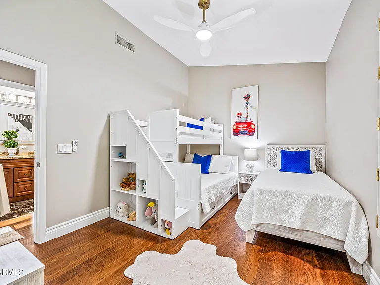1817 E Willow Tree Ct — Photo 83