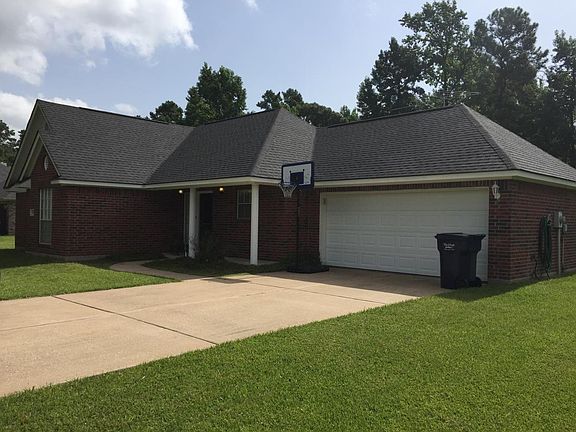 3rd image of 810 Shadberry Dr