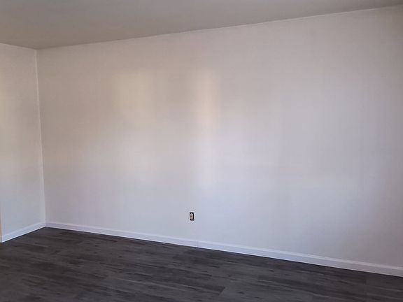 3rd image of 3913 Sims Ave #3913