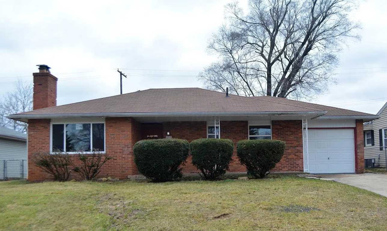 2717 Schurtz Ave photo 1