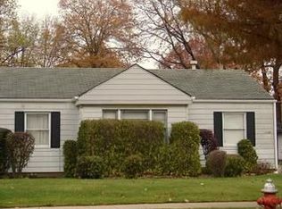 2039 N Green Rd, Cleveland, OH 44121