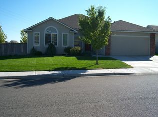 1211 S Irving Pl, Kennewick, WA 99338