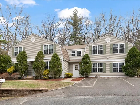 52 Lincoln St, Smithfield, RI 02917