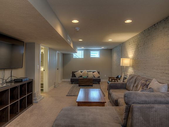 5th image of 4010 Harney St APT 5