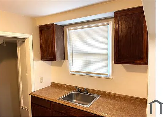 3 bed, $1,200 — Photo 4