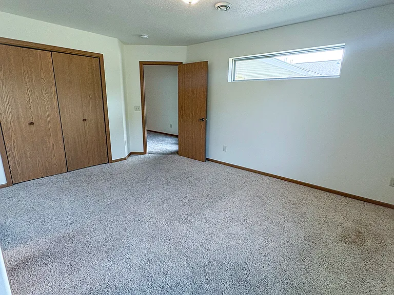 1012 W Shorewood Dr — Photo 14