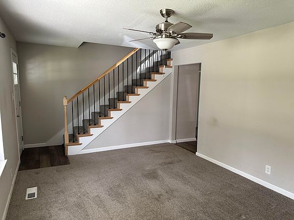 4th image of 118 Elaine Ave
