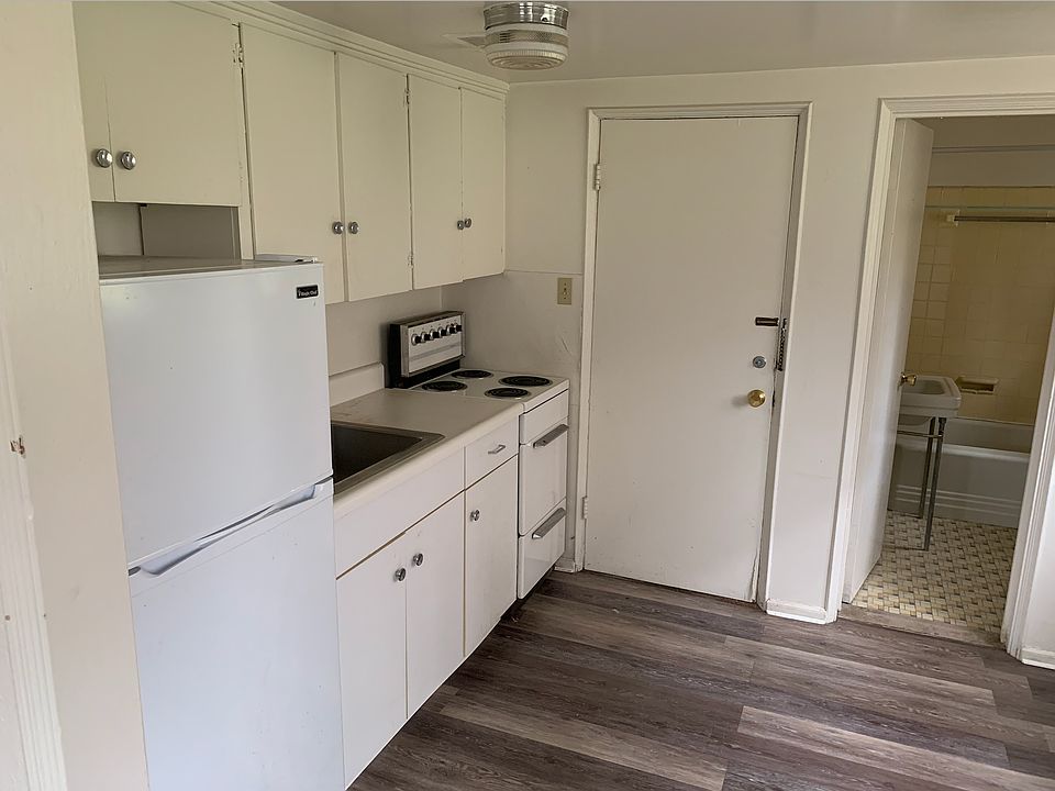 1st image of 2979 Pemberton Dr APT 2