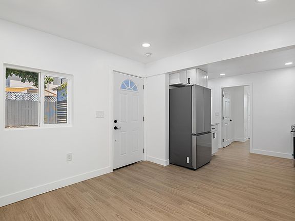 5th image of 3033 Oliphant St #3037