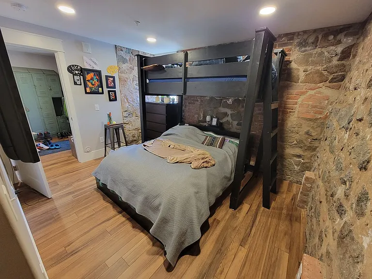 1509 E Superior St — Photo 17