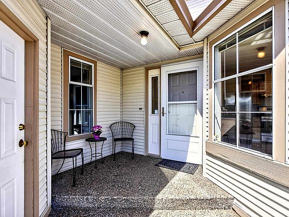 2nd image of 20673 River Rd W
