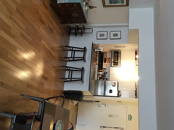 4th image of 201 E 69th St APT 8R