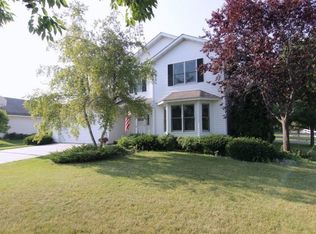 520 E Dentaria Dr, Cottage Grove, WI 53527