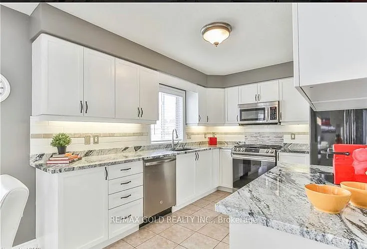 65 Woodhatch Cres — Photo 8