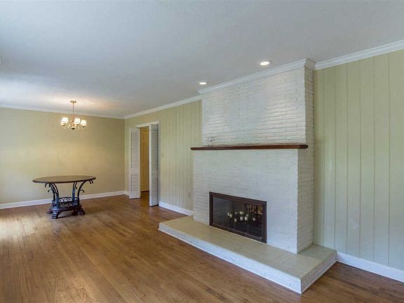 2nd image of 507 N 77th Ave