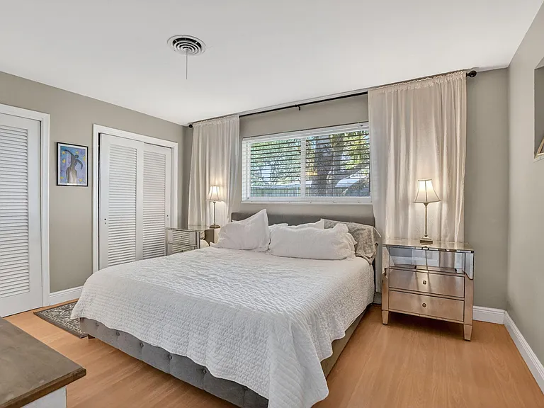807 SW 3rd St — Photo 27