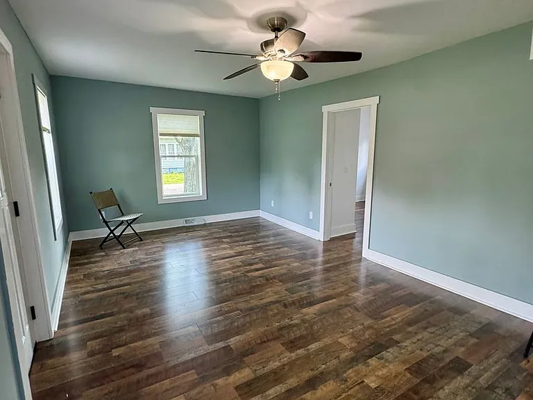 308 N Elm St — Photo 16