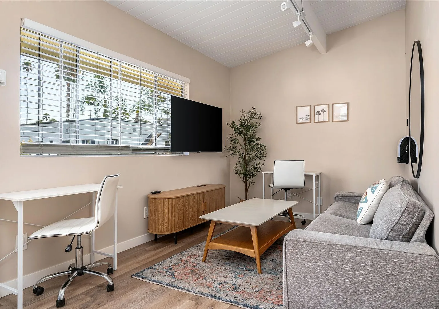 319 W Montecito St — Photo 4