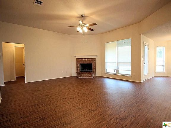 5th image of 1605 Paint Brush Dr