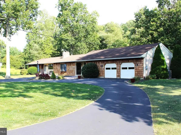 5 Woodside Rd, Perkasie, PA 18944
