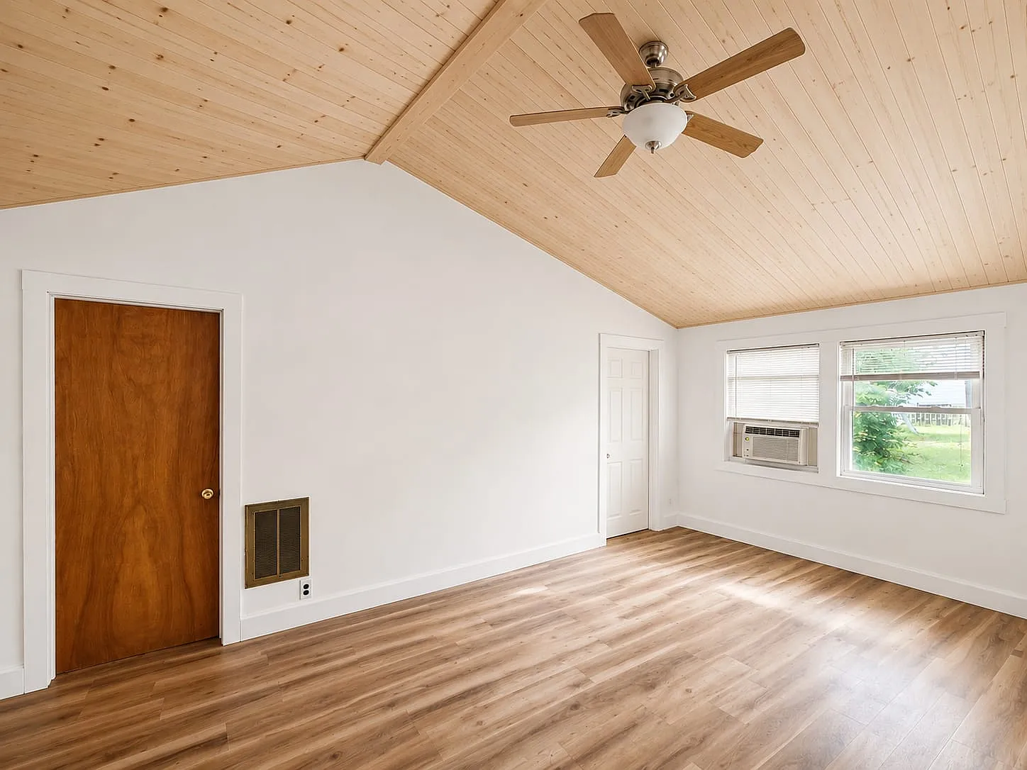 3 bed, 1175 sqft, $1,725 — Photo 4