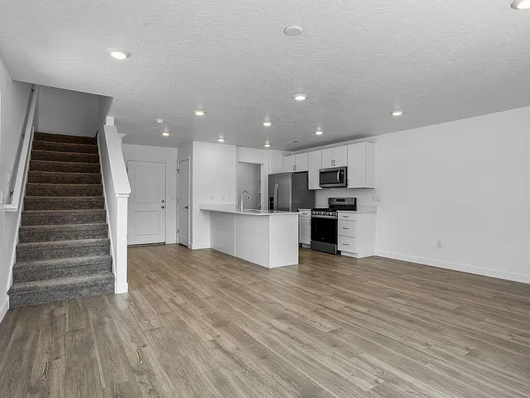 3366 E Dance Hall Ln — Photo 2