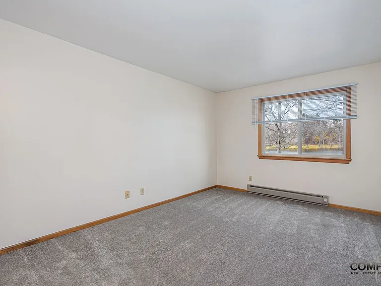 Half Moon Lake Apartments — Photo 36