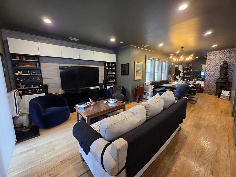 5252 N Damen Ave #2 — Photo 7