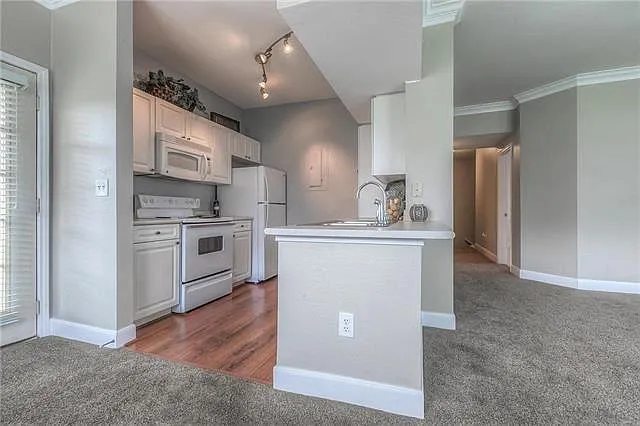 11610 Tomahawk Creek Pkwy — Photo 1