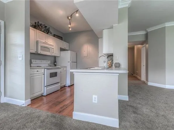 11610 Tomahawk Creek Pkwy, Leawood, KS 66211