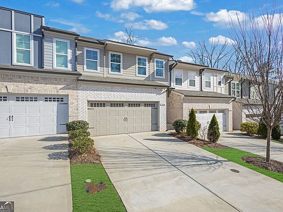 2nd image of 2106 Garden Pl