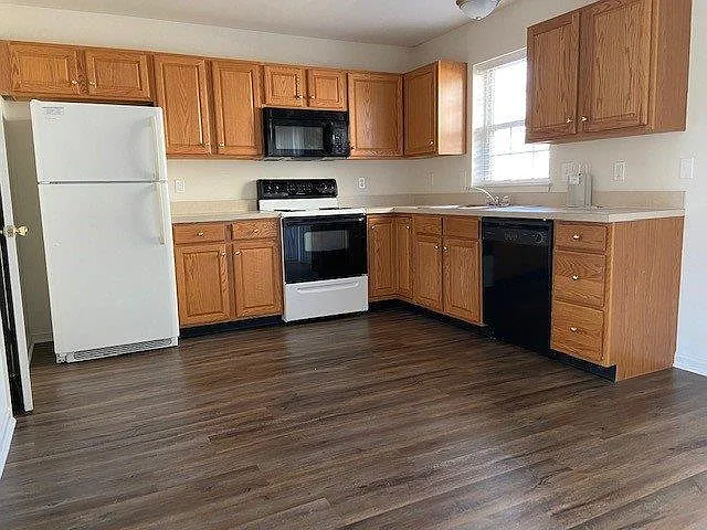 Mill Creek Manor — Photo 37