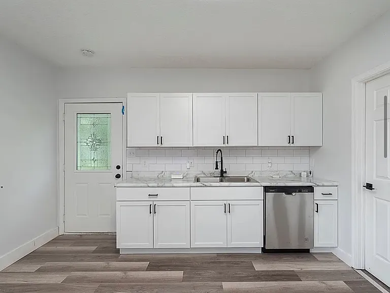 2531 Brookside Ave — Photo 5