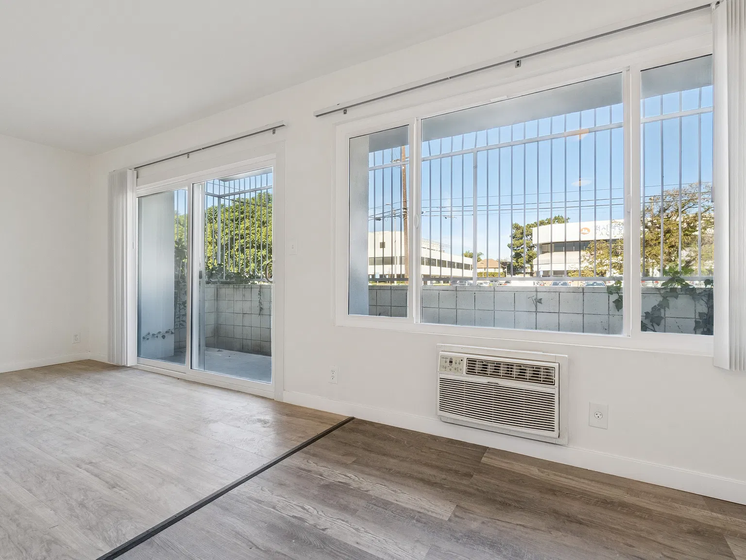 3 bed, 1000 sqft, $2,750 — Photo 3