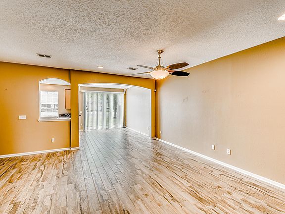5th image of 3695 Creswick Cir