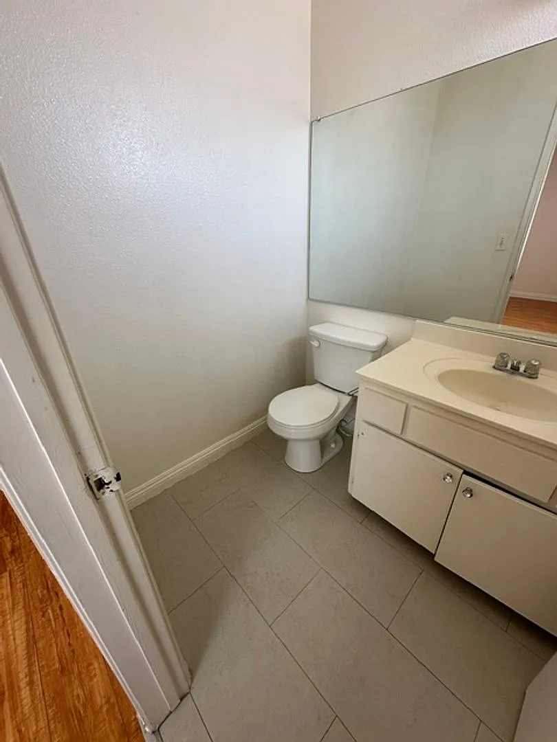 1552 Prospect Ave. — Photo 4