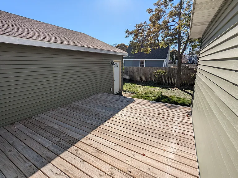 1109 Mills Ave — Photo 6