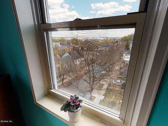 4th image of 50 Fort Pl APT B2e