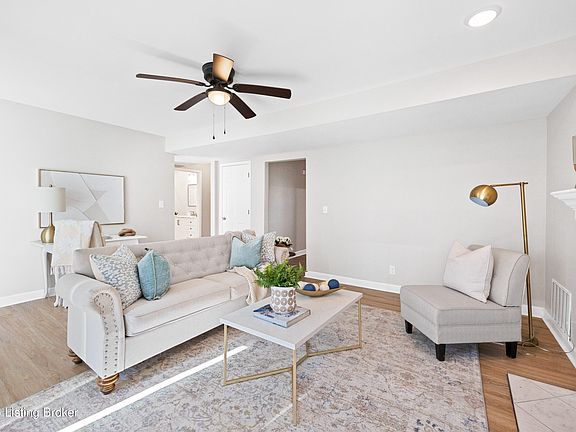 4th image of 3103 Carriage Hill Dr