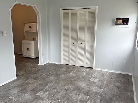 2nd image of 133 Munroe Falls Ave #Upstairs
