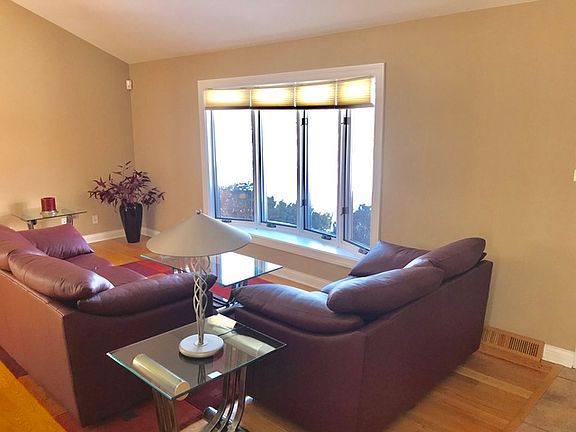 4th image of 515 Morninglory Cir