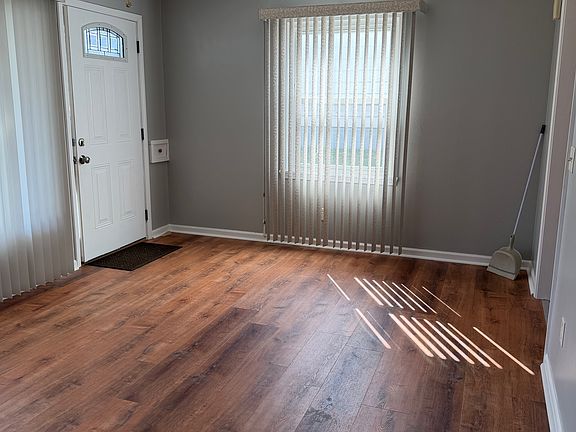 3rd image of 638 N Hazelwood Ave