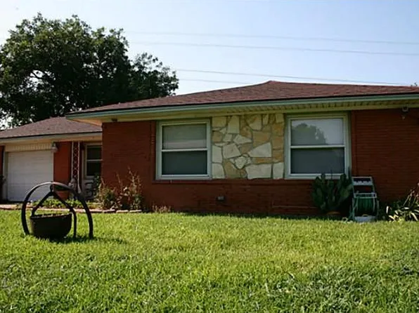 438 W Phillips Ct, Grand Prairie, TX 75051