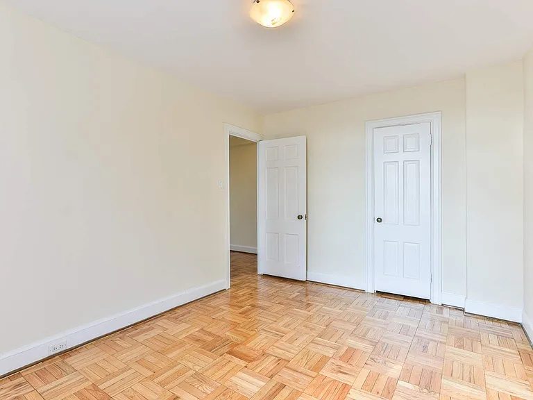 555 Russell Hill Rd — Photo 11
