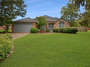 58 N Trillium Ct, Lake Jackson, TX 77566