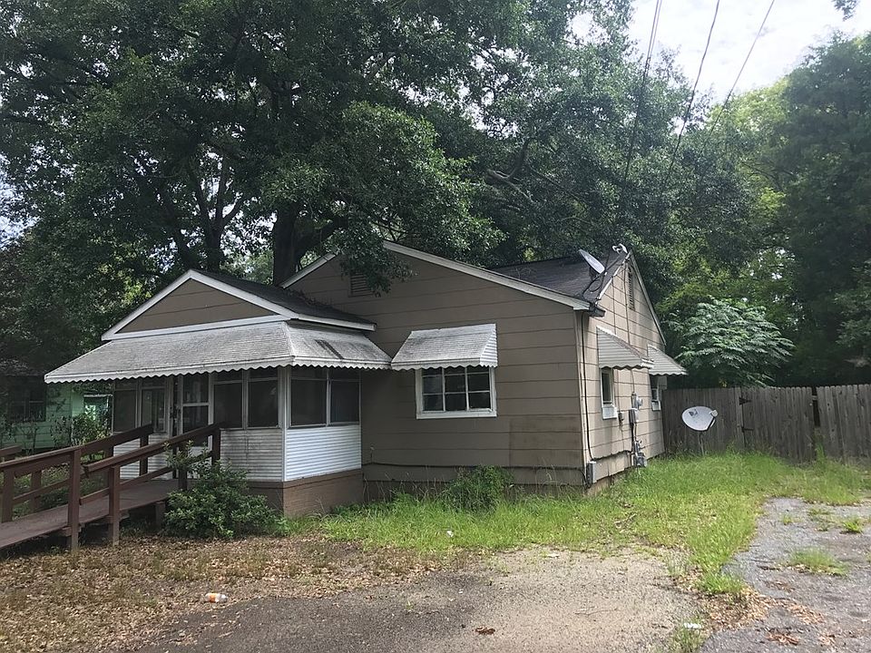 2nd image of 2945 Clover Ln