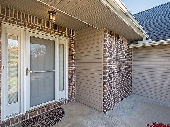 3rd image of 619 Ironwood Way